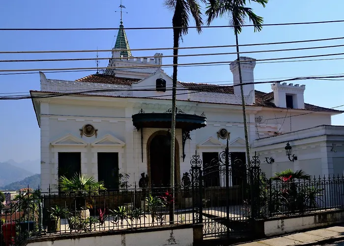 Castelo Dos Tucanos Host